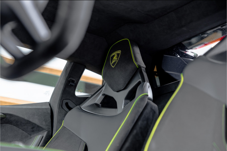 Lamborghini Revuelto 6.5 V12 - Alcantara | Carbon | Passenger Display | 21"