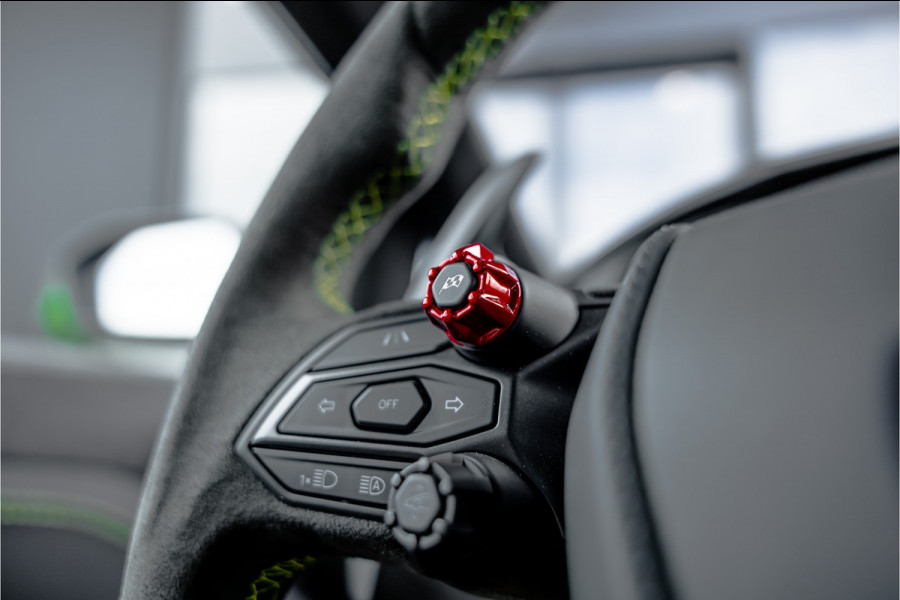 Lamborghini Revuelto 6.5 V12 - Alcantara | Carbon | Passenger Display | 21"