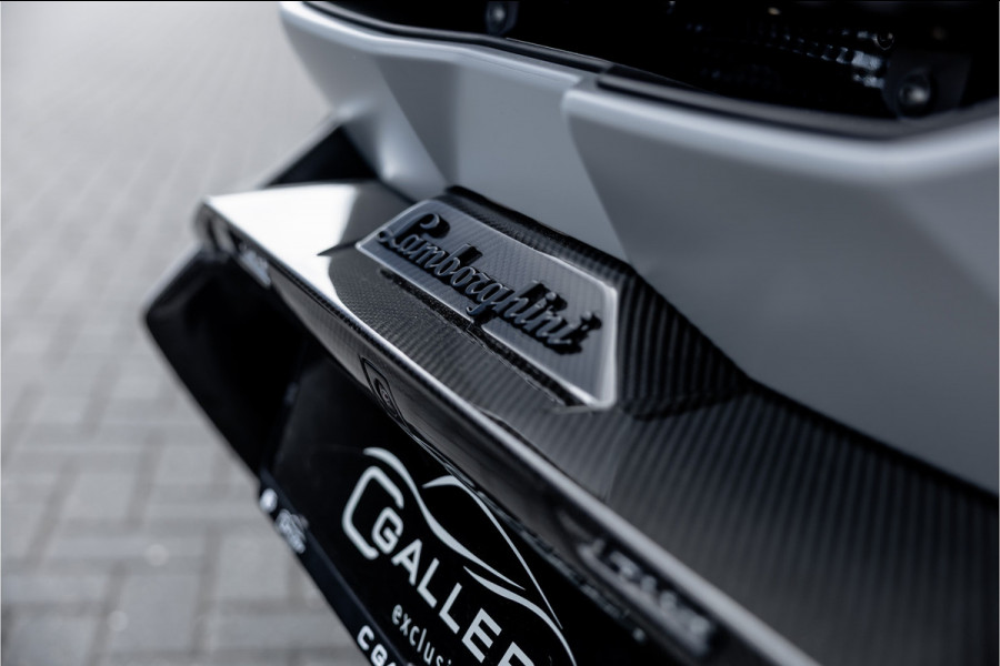 Lamborghini Revuelto 6.5 V12 - Alcantara | Carbon | Passenger Display | 21"