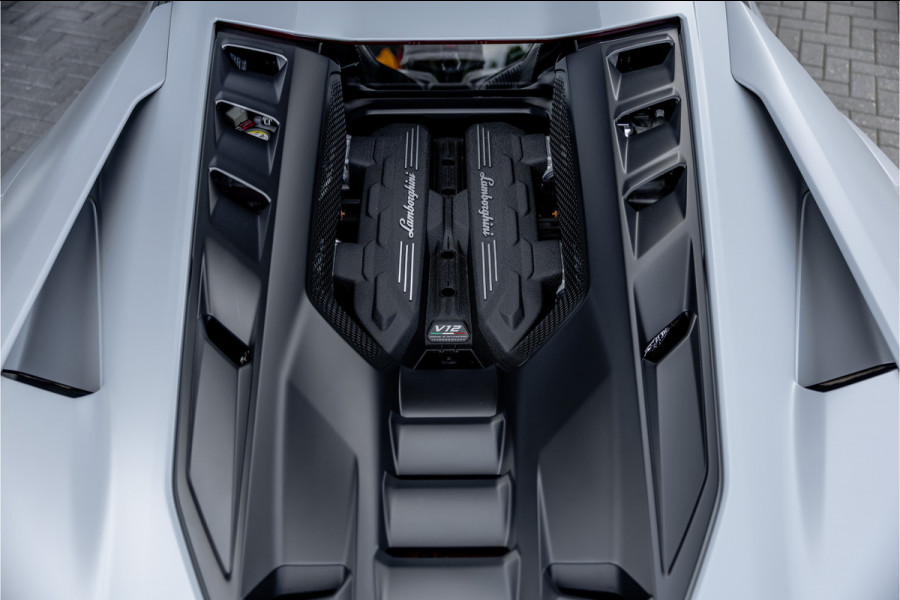 Lamborghini Revuelto 6.5 V12 - Alcantara | Carbon | Passenger Display | 21"