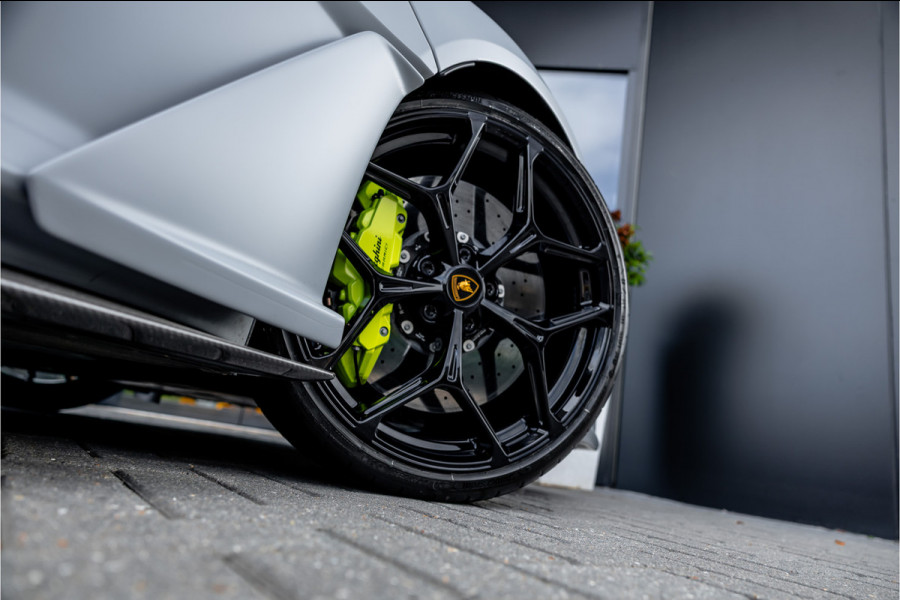 Lamborghini Revuelto 6.5 V12 - Alcantara | Carbon | Passenger Display | 21"