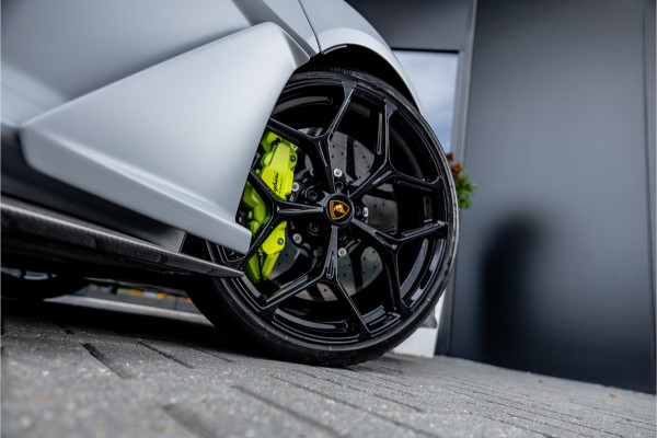 Lamborghini Revuelto 6.5 V12 - Alcantara | Carbon | Passenger Display | 21"
