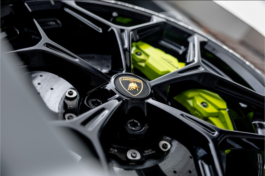 Lamborghini Revuelto 6.5 V12 - Alcantara | Carbon | Passenger Display | 21"