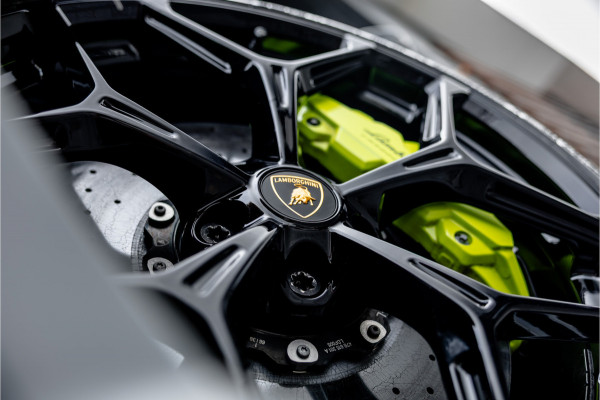 Lamborghini Revuelto 6.5 V12 - Alcantara | Carbon | Passenger Display | 21"