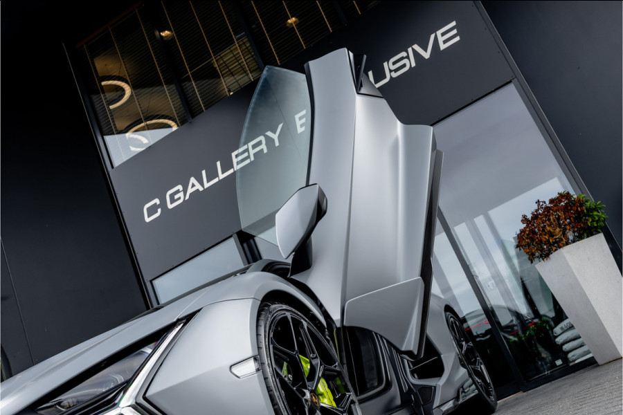 Lamborghini Revuelto 6.5 V12 - Alcantara | Carbon | Passenger Display | 21"