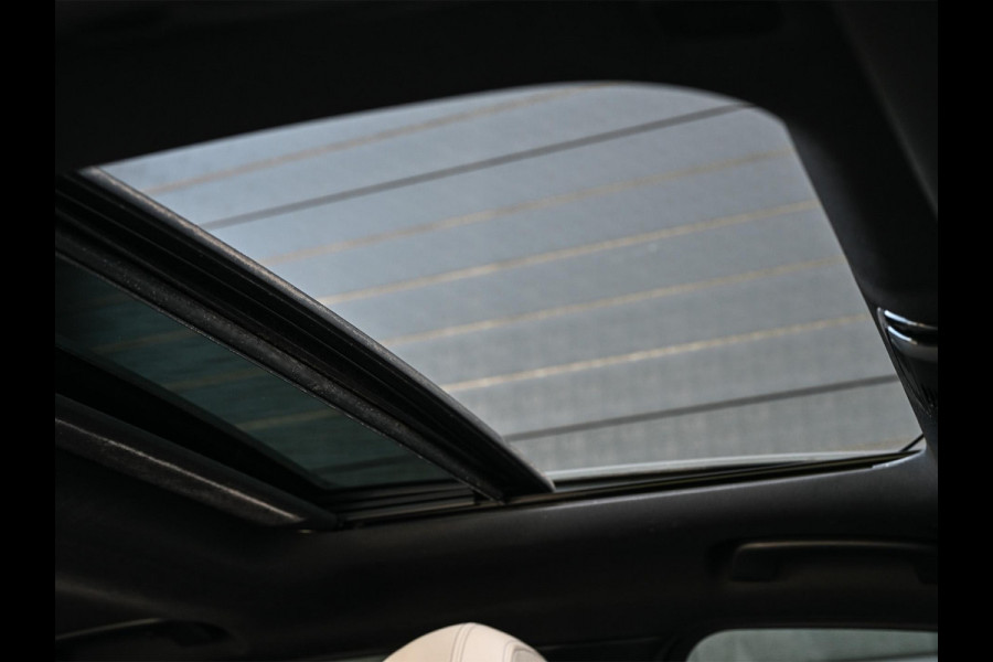 BMW 3-serie 330i High Executive M-Sport Pro | Panoramadak | HUD | Harman/Kardon | Memory Seats | Active Cruise | BMW Gesture Control | Camera | Stoelverwarming V+A | Ambiance Interieur | Stuurverwarming |