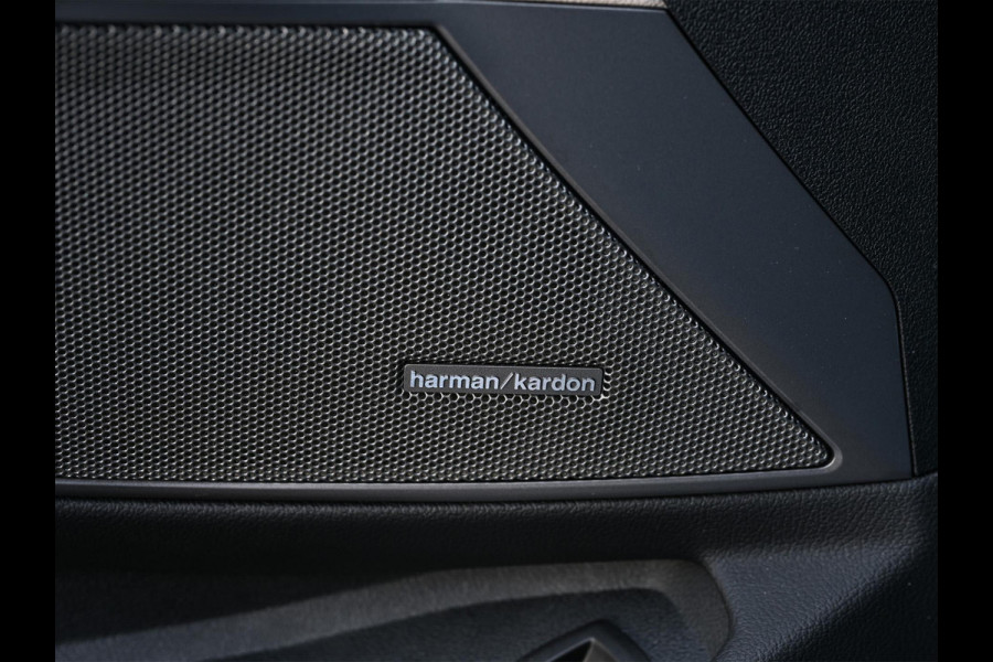 BMW 3-serie 330i High Executive M-Sport Pro | Panoramadak | HUD | Harman/Kardon | Memory Seats | Active Cruise | BMW Gesture Control | Camera | Stoelverwarming V+A | Ambiance Interieur | Stuurverwarming |