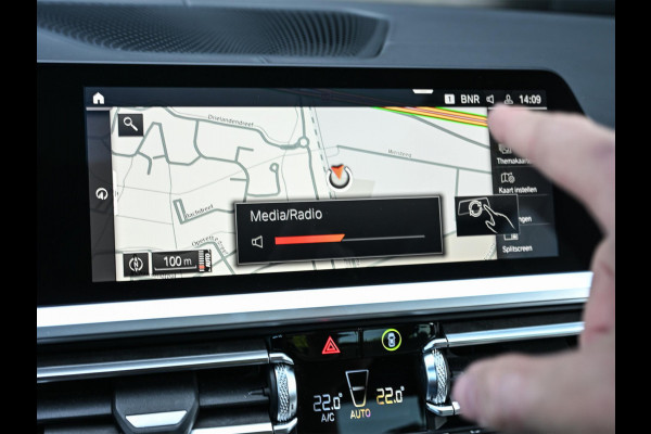 BMW 3-serie 330i High Executive M-Sport Pro | Panoramadak | HUD | Harman/Kardon | Memory Seats | Active Cruise | BMW Gesture Control | Camera | Stoelverwarming V+A | Ambiance Interieur | Stuurverwarming |