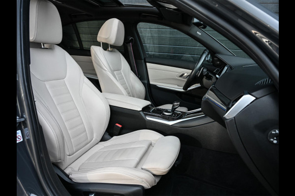 BMW 3-serie 330i High Executive M-Sport Pro | Panoramadak | HUD | Harman/Kardon | Memory Seats | Active Cruise | BMW Gesture Control | Camera | Stoelverwarming V+A | Ambiance Interieur | Stuurverwarming |