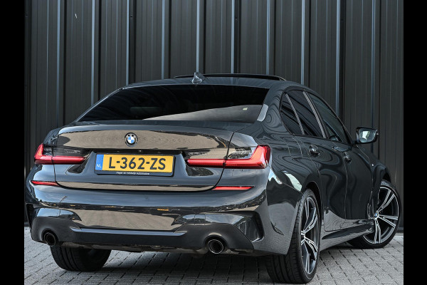 BMW 3-serie 330i High Executive M-Sport Pro | Panoramadak | HUD | Harman/Kardon | Memory Seats | Active Cruise | BMW Gesture Control | Camera | Stoelverwarming V+A | Ambiance Interieur | Stuurverwarming |