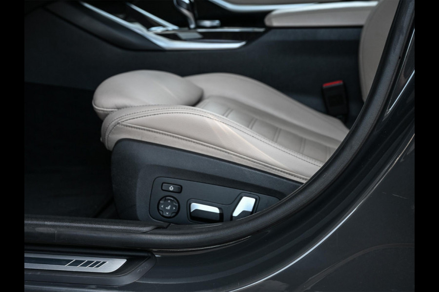 BMW 3-serie 330i High Executive M-Sport Pro | Panoramadak | HUD | Harman/Kardon | Memory Seats | Active Cruise | BMW Gesture Control | Camera | Stoelverwarming V+A | Ambiance Interieur | Stuurverwarming |