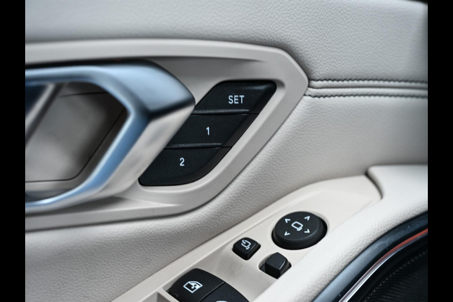 BMW 3-serie 330i High Executive M-Sport Pro | Panoramadak | HUD | Harman/Kardon | Memory Seats | Active Cruise | BMW Gesture Control | Camera | Stoelverwarming V+A | Ambiance Interieur | Stuurverwarming |