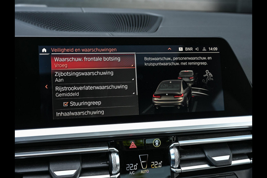 BMW 3-serie 330i High Executive M-Sport Pro | Panoramadak | HUD | Harman/Kardon | Memory Seats | Active Cruise | BMW Gesture Control | Camera | Stoelverwarming V+A | Ambiance Interieur | Stuurverwarming |