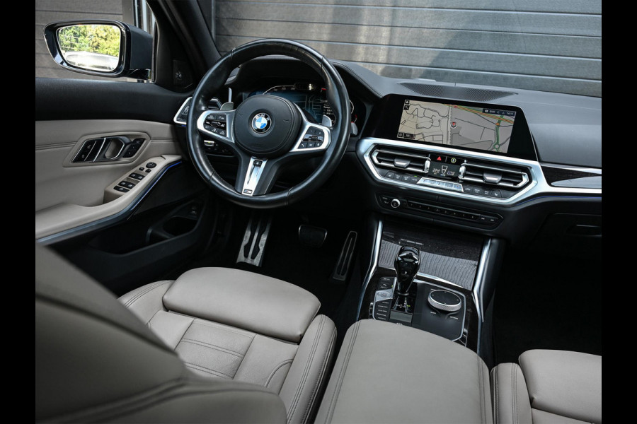 BMW 3-serie 330i High Executive M-Sport Pro | Panoramadak | HUD | Harman/Kardon | Memory Seats | Active Cruise | BMW Gesture Control | Camera | Stoelverwarming V+A | Ambiance Interieur | Stuurverwarming |