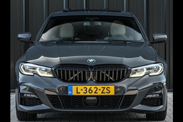 BMW 3-serie 330i High Executive M-Sport Pro | Panoramadak | HUD | Harman/Kardon | Memory Seats | Active Cruise | BMW Gesture Control | Camera | Stoelverwarming V+A | Ambiance Interieur | Stuurverwarming |