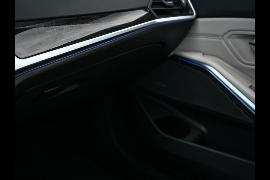 BMW 3-serie 330i High Executive M-Sport Pro | Panoramadak | HUD | Harman/Kardon | Memory Seats | Active Cruise | BMW Gesture Control | Camera | Stoelverwarming V+A | Ambiance Interieur | Stuurverwarming |