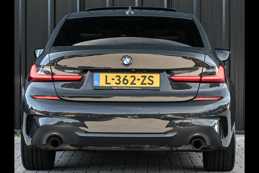 BMW 3-serie 330i High Executive M-Sport Pro | Panoramadak | HUD | Harman/Kardon | Memory Seats | Active Cruise | BMW Gesture Control | Camera | Stoelverwarming V+A | Ambiance Interieur | Stuurverwarming |
