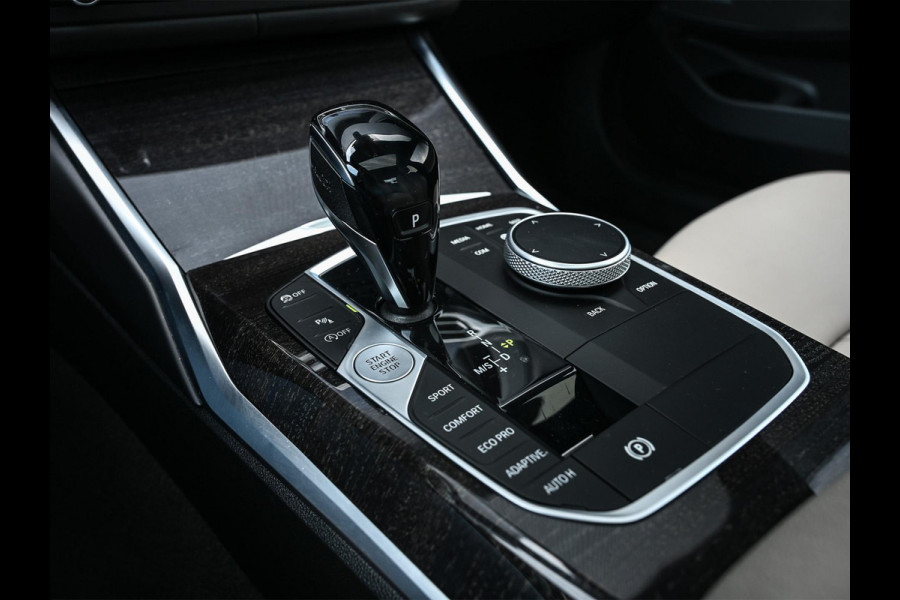 BMW 3-serie 330i High Executive M-Sport Pro | Panoramadak | HUD | Harman/Kardon | Memory Seats | Active Cruise | BMW Gesture Control | Camera | Stoelverwarming V+A | Ambiance Interieur | Stuurverwarming |