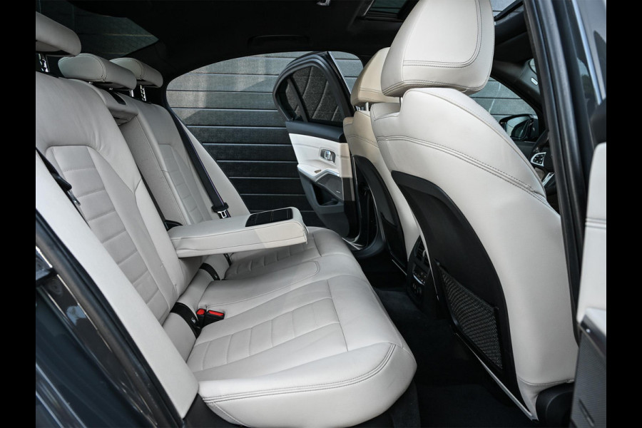 BMW 3-serie 330i High Executive M-Sport Pro | Panoramadak | HUD | Harman/Kardon | Memory Seats | Active Cruise | BMW Gesture Control | Camera | Stoelverwarming V+A | Ambiance Interieur | Stuurverwarming |