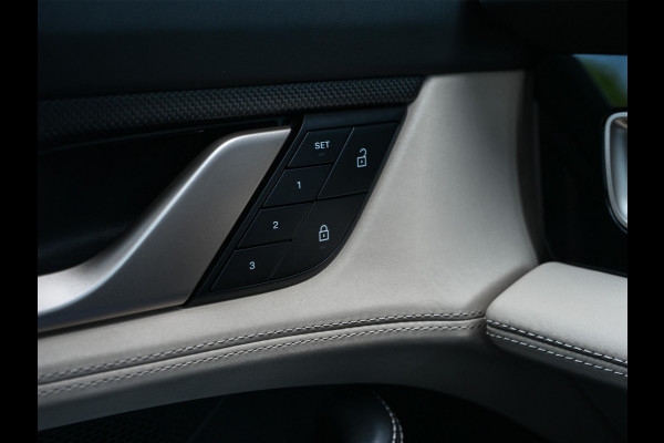 Porsche Taycan Sport Turismo 4S 79 kWh | Panoramdak | Bose | HUD | Camera | Night Vision | Carbon Interieur | Sport Chrono | Achterasbesturing | 14-Wegs Memory Seats | Stoelverwarming V+A | Passagiers Display |