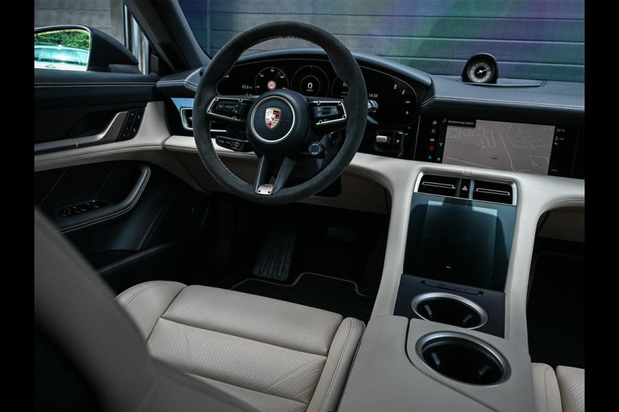 Porsche Taycan Sport Turismo 4S 79 kWh | Panoramdak | Bose | HUD | Camera | Night Vision | Carbon Interieur | Sport Chrono | Achterasbesturing | 14-Wegs Memory Seats | Stoelverwarming V+A | Passagiers Display |