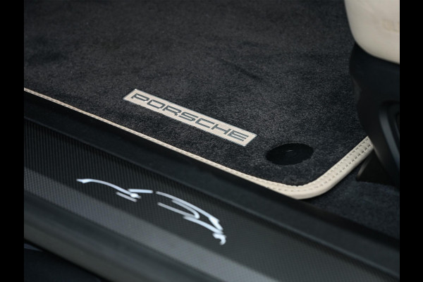 Porsche Taycan Sport Turismo 4S 79 kWh | Panoramdak | Bose | HUD | Camera | Night Vision | Carbon Interieur | Sport Chrono | Achterasbesturing | 14-Wegs Memory Seats | Stoelverwarming V+A | Passagiers Display |
