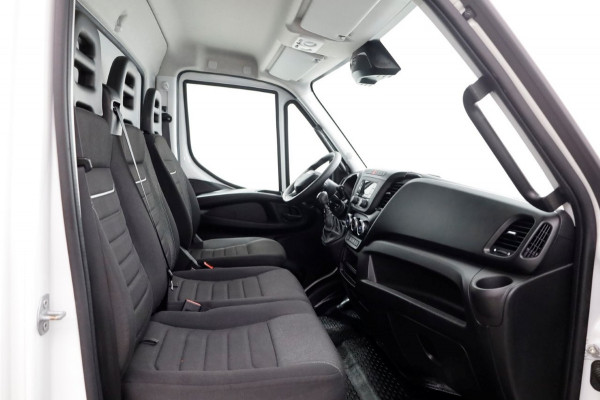 Iveco Daily 35C14 136pk Bakwagen met laadklep en zijdeur 04-2024