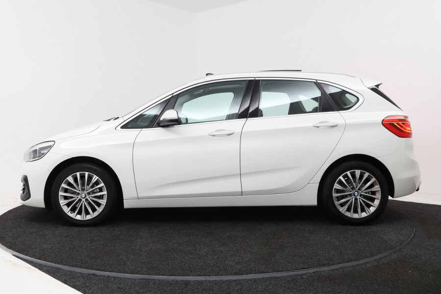 BMW 2 Serie Active Tourer 218i High Executive Edition (PANORAMADAK, TREKHAAK, STOELVERWARMING, CAMERA, DEALER ONDERHOUDEN)