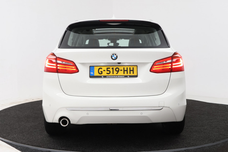 BMW 2 Serie Active Tourer 218i High Executive Edition (PANORAMADAK, TREKHAAK, STOELVERWARMING, CAMERA, DEALER ONDERHOUDEN)
