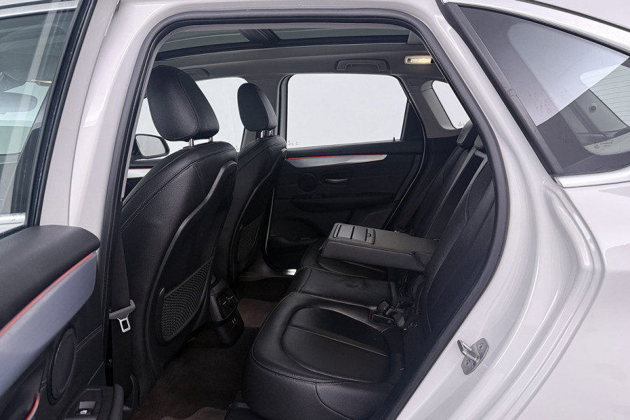 BMW 2 Serie Active Tourer 218i High Executive Edition (PANORAMADAK, TREKHAAK, STOELVERWARMING, CAMERA, DEALER ONDERHOUDEN)