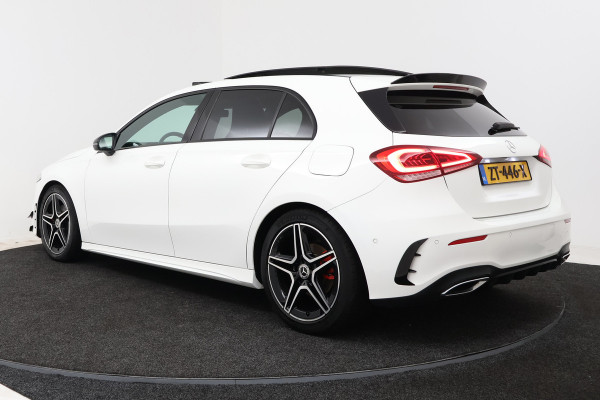 Mercedes-Benz A-Klasse 180 Business Solution AMG (PANORAMADAK, STOELVERWARMING, SFEERVERLICHTING, CAMERA, PARKEERSENSOREN)