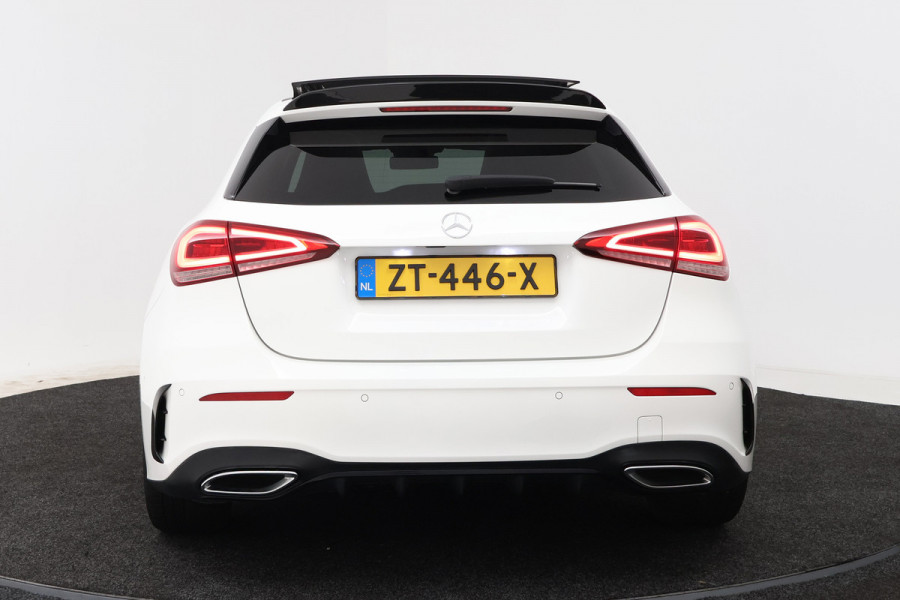 Mercedes-Benz A-Klasse 180 Business Solution AMG (PANORAMADAK, STOELVERWARMING, SFEERVERLICHTING, CAMERA, PARKEERSENSOREN)