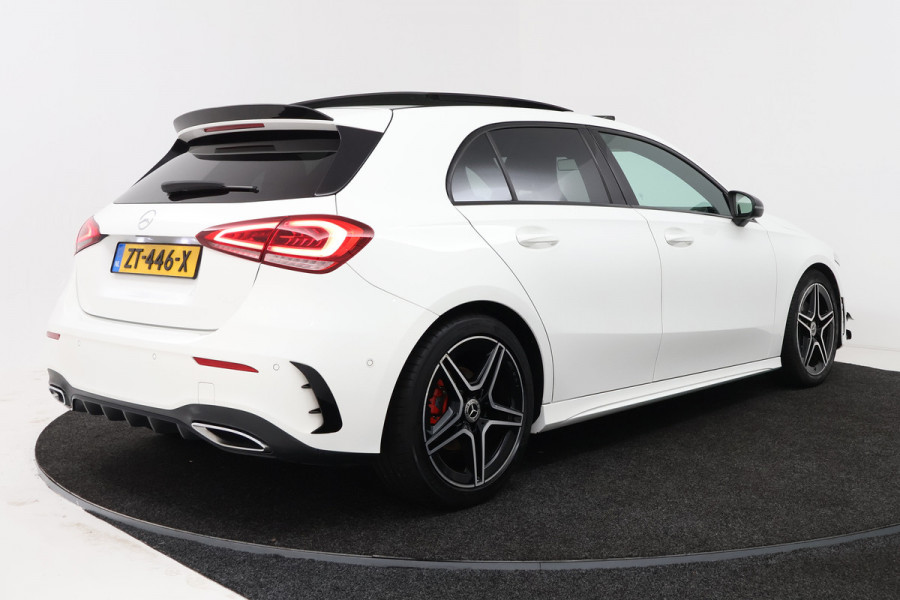 Mercedes-Benz A-Klasse 180 Business Solution AMG (PANORAMADAK, STOELVERWARMING, SFEERVERLICHTING, CAMERA, PARKEERSENSOREN)