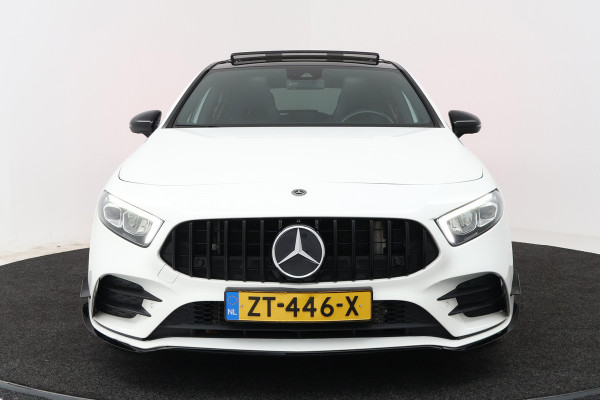 Mercedes-Benz A-Klasse 180 Business Solution AMG (PANORAMADAK, STOELVERWARMING, SFEERVERLICHTING, CAMERA, PARKEERSENSOREN)