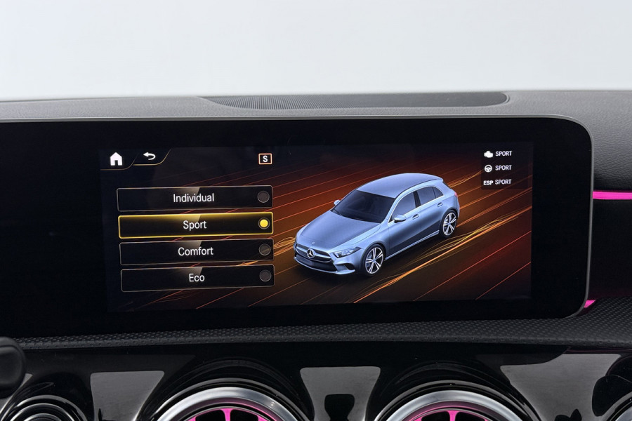 Mercedes-Benz A-Klasse 180 Business Solution AMG (PANORAMADAK, STOELVERWARMING, SFEERVERLICHTING, CAMERA, PARKEERSENSOREN)