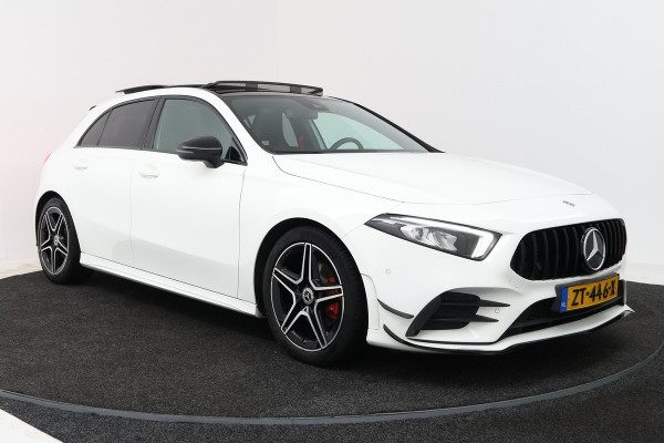 Mercedes-Benz A-Klasse 180 Business Solution AMG (PANORAMADAK, STOELVERWARMING, SFEERVERLICHTING, CAMERA, PARKEERSENSOREN)