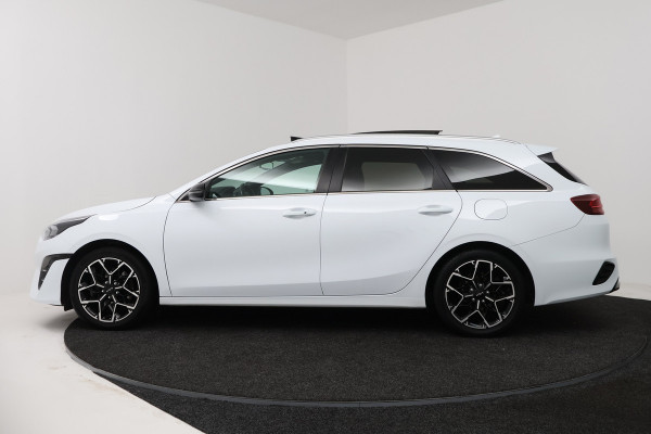 Kia Ceed Sportswagon 1.5 T-GDi GT-Line (PANORAMADAK, STOEL/STUUR VERWARMING, CAMERA, NAVIGATIE, PARKEERSENSOREN)