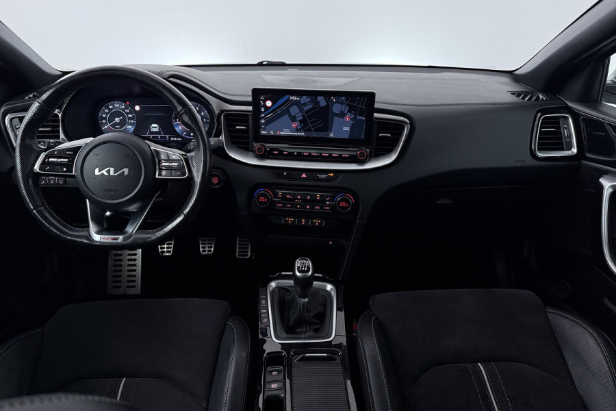 Kia Ceed Sportswagon 1.5 T-GDi GT-Line (PANORAMADAK, STOEL/STUUR VERWARMING, CAMERA, NAVIGATIE, PARKEERSENSOREN)