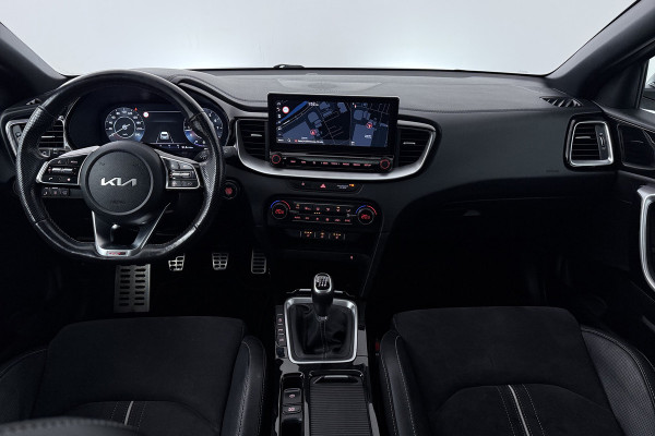 Kia Ceed Sportswagon 1.5 T-GDi GT-Line (PANORAMADAK, STOEL/STUUR VERWARMING, CAMERA, NAVIGATIE, PARKEERSENSOREN)