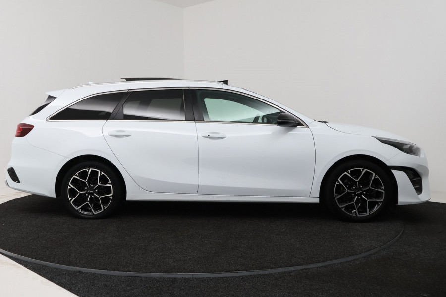 Kia Ceed Sportswagon 1.5 T-GDi GT-Line (PANORAMADAK, STOEL/STUUR VERWARMING, CAMERA, NAVIGATIE, PARKEERSENSOREN)