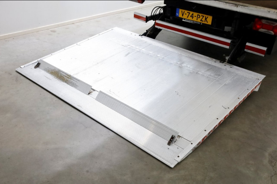 Iveco Daily 35S18 3.0 180pk HiMatic Automaat Bakwagen met laadklep H240cm 03-2022