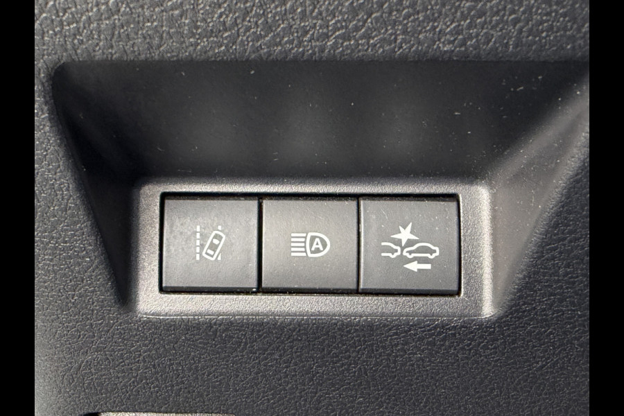 Toyota Yaris 1.5 Hybrid Bi-Tone Plus | Pano dak | PDC Achter | 10 jr GARANTIE | Rijklaar!!