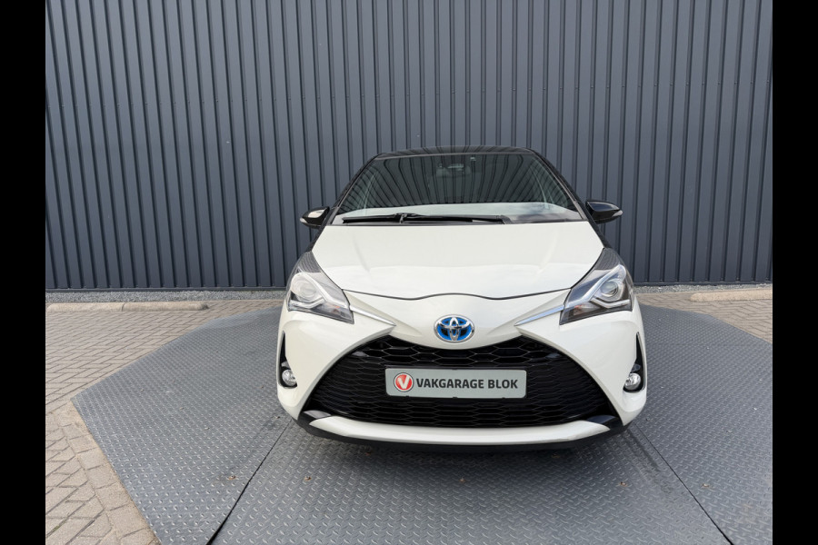 Toyota Yaris 1.5 Hybrid Bi-Tone Plus | Pano dak | PDC Achter | 10 jr GARANTIE | Rijklaar!!