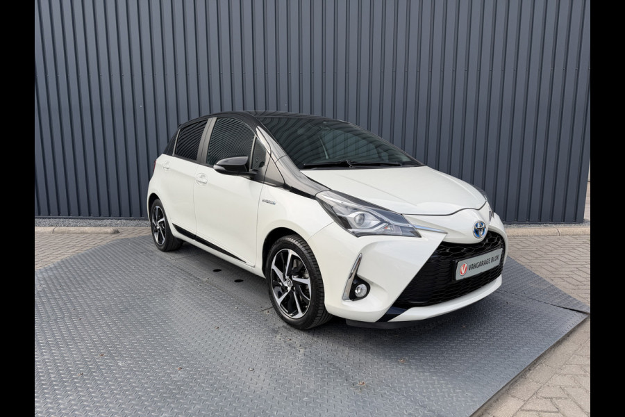 Toyota Yaris 1.5 Hybrid Bi-Tone Plus | Pano dak | PDC Achter | 10 jr GARANTIE | Rijklaar!!