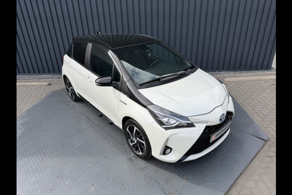 Toyota Yaris 1.5 Hybrid Bi-Tone Plus | Pano dak | PDC Achter | 10 jr GARANTIE | Rijklaar!!