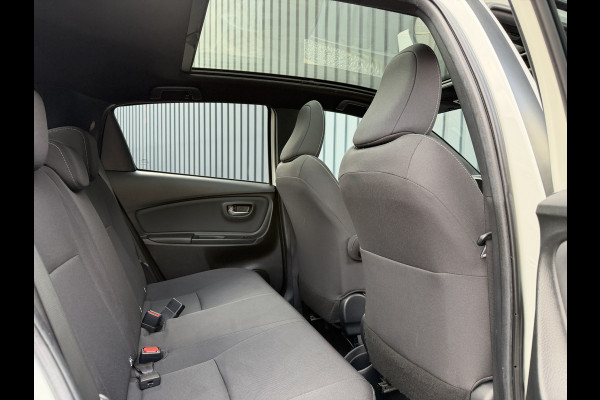 Toyota Yaris 1.5 Hybrid Bi-Tone Plus | Pano dak | PDC Achter | 10 jr GARANTIE | Rijklaar!!