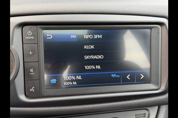 Toyota Yaris 1.5 Hybrid Bi-Tone Plus | Pano dak | PDC Achter | 10 jr GARANTIE | Rijklaar!!