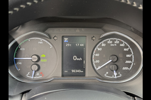 Toyota Yaris 1.5 Hybrid Bi-Tone Plus | Pano dak | PDC Achter | 10 jr GARANTIE | Rijklaar!!