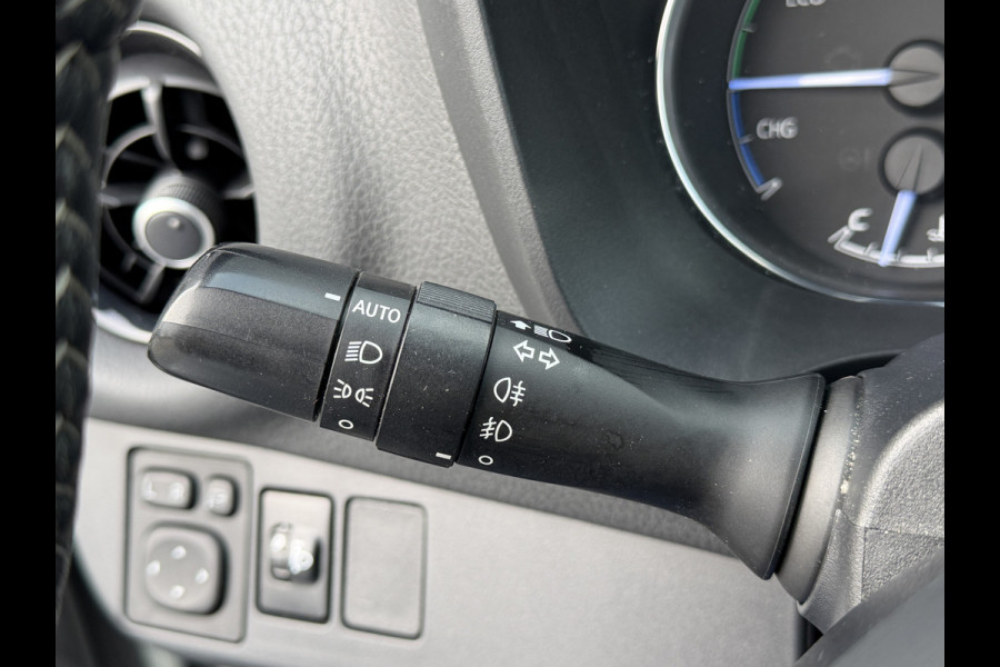 Toyota Yaris 1.5 Hybrid Bi-Tone Plus | Pano dak | PDC Achter | 10 jr GARANTIE | Rijklaar!!