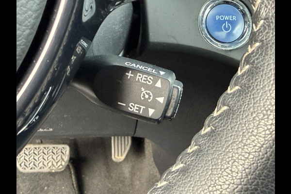 Toyota Yaris 1.5 Hybrid Bi-Tone Plus | Pano dak | PDC Achter | 10 jr GARANTIE | Rijklaar!!